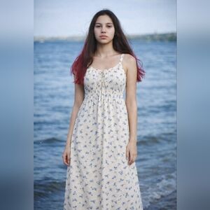 FLORAL WHITE AND BLUE MAXI DRESS.